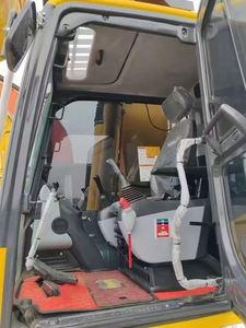 รถขุดไฮดรอลิกตีนตะขาบ Komatsu PC200 มือสอง ขนาด 20 ตัน รุ่นปี 2023 เครื่องยนต์สำหรับงานหนัก ใช้สำหรับก่อสร้างถนน ได้รับการรับรองมาตรฐาน CE - Product Image 5