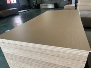 דיקט מצופה מלמין בעובי 18 מ\\\"מ, בגודל 1220X2440 מ\\\"מ, בעל עיצוב חרוט דו-צדדי, לייצור רהיטים. - Product Image 3