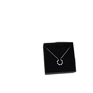 Boîte cadeau rigide en carton recyclable pour bijoux avec insert en éponge et options de ruban estampé pour bagues, colliers, boucles d'oreilles - Product Image 1