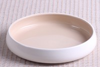 Frans design, hoogwaardig wit servies, geïnspireerd op wit buiten en grijs binnen, hoofdgerechten verkrijgbaar tegen groothandelsprijzen.
