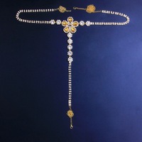 FanYue Chaîne de corps sexy plaquée or pour femme, bijoux de lingerie avec strass fleur jaune, chaîne de string, chaîne de taille T-back