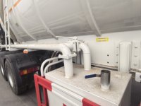 Semi-remorque citerne en acier à 3 essieux de 30 à 60 m3 avec une charge utile de plus de 30 tonnes et une longueur de 13 m pour le transport d'huile et de diesel