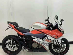 Motocicleta Deportiva QJ Motor SRK 400 de 400cc, Bicilíndrica en Paralelo, Refrigeración Líquida, DOHC, 8 Válvulas, 6 Canales Dobles, ABS, Horquilla Invertida, Carenado Completo - Product Image 3