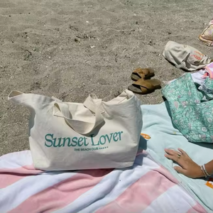 Sac fourre-tout de plage surdimensionné en toile de coton 12OZ avec cordon de serrage, motif lettres, logo et couleur personnalisables pour cadeaux et achats - Product Image 4