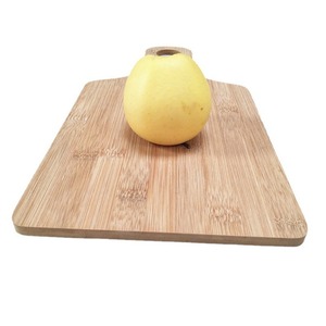 Ensemble de 6 planches à découper en bambou Jiangbo Handicrafts, planches à découper en bois pour servir gâteaux et fruits, design à double poignée. - Product Image 4