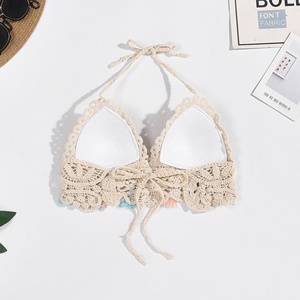 Haut de bikini en crochet fait main pour femme avec accents perlés, idéal pour les <span class=keywords><strong>voyages</strong></span> exotiques à la plage. Prise en charge ODM & OEM. - Product Image 3