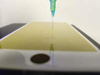 Analyse des propriétés hydrophobes et oléophobes du verre par instrument de mesure de l'angle de contact/testeur d'angle de goutte d'eau