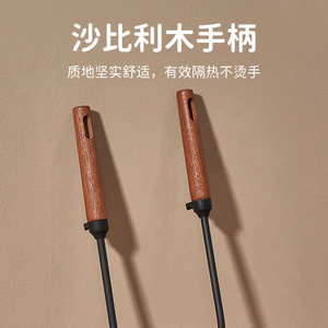 Espátula de hierro fundido Aca con mango de madera, resistente al calor y duradera para cocinar en wok. - Product Image 2