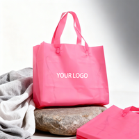 Sacs de shopping en plastique rose vif réutilisables de haute qualité, impression personnalisée, sacs à anse souple pour l'emballage de vêtements/aliments