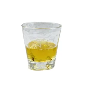 Üçgen şekli içme bardakları cam bardak viski gözlük