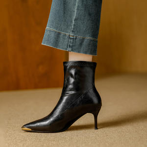 Nouvelle botte à talon épais et bout carré pour femme, confortable et multifonctionnelle, au style rétro. - Product Image 5