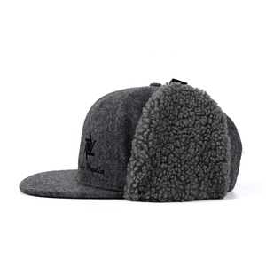 Vente en gros de chapeaux en laine personnalisés, chapeau plat Bill avec oreillettes, casquette Snapback à oreillettes - Product Image 3