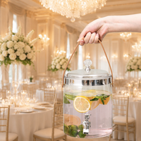 Pichet à eau froide en plastique PET grande capacité avec robinet, texture martelée, ouverture large, design moderne et minimaliste pour usage domestique