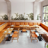 Banquette de restaurant commerciale moderne en cuir PU orange rembourrée avec tables et chaises en bois massif pour café bistro