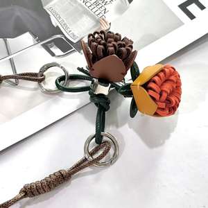 Mengda - Accesorios de Lujo para Bolsos, Colgante Pequeño y Exquisito con Diseño Floral en Colores Primaverales, Hecho a Mano con Aleación de Zinc - Product Image 3