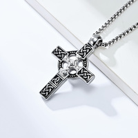 Pendentif croix celtique en acier inoxydable pour homme, plaqué or, avec chaîne en corde, bijoux chrétiens pour motards, à porter au quotidien