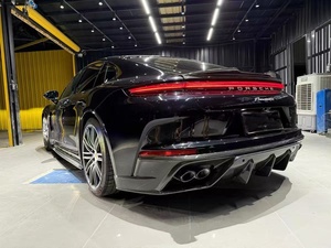 ชุดแต่งคาร์บอนไฟเบอร์สำหรับ Porsche Panamera 976 สภาพใหม่ ประกอบด้วยลิ้นกันชนหน้า ดิฟฟิวเซอร์ สปอยเลอร์ สเกิร์ตข้าง และลิ้นกันชนหน้าคาร์บอนไฟเบอร์ - Product Image 3
