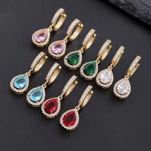 Boucles d'oreilles en forme de cœur pour femmes, en acier inoxydable plaqué or 14 carats, luxueuses, petites, tendance, personnalisées - Product Image 6