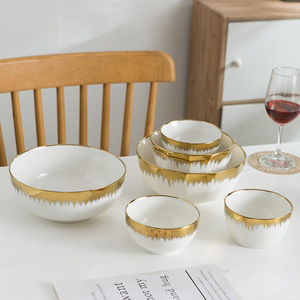 Tazón Cerámico Escandinavo Simple con Borde Dorado para Uso Diario en el Hogar, Elegante para Servir Ensaladas, Fideos y Arroz - Product Image 1