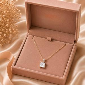 Collar con Colgante de Diamante Corte Princesa Cuadrado en Oro Amarillo de 18K, Cadena Delicada, Minimalista, con Dije Solitario, Joyería Fina, Regalo para Mujer - Product Image 1