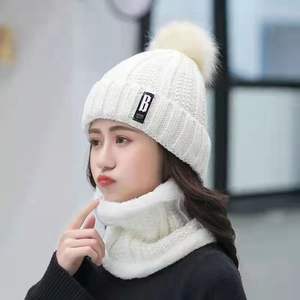 Ensemble bonnet et écharpe tricotés pour femme, couleur bordeaux, doublure polaire avec pompon, pour jeunes et personnes d'âge moyen - Product Image 5