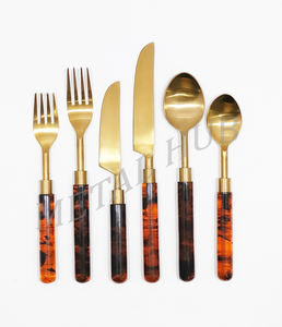 Ensemble de couverts en or mat de qualité supérieure avec manche rond en écaille de tortue, couverts en acier inoxydable durable pour des dîners de luxe et une table élégante - Product Image 3