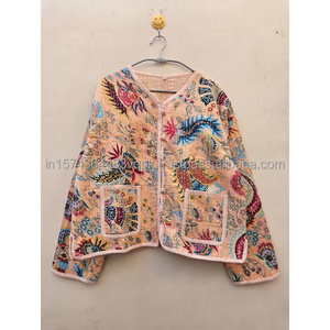 Chaqueta Reversible Acolchada de Algodón Gudri Kantha Hecha a Mano con Patrón Floral Ecológico y Encanto Bohemio, Arte Vestible Cómodo - Product Image 3