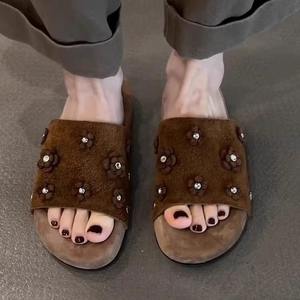 En stock – Sandales confortables pour femmes, style rétro chic, avec fleurs en strass et semelle en daim, effet nuage - Product Image 4