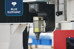 Máquina CNC de 5 Ejes Blue Elephant con Cambiador Automático de Herramientas para la Creación de Modelos 3D de Espuma y Madera - Product Image 2
