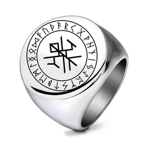 Bague pour homme en acier inoxydable 18 mm, design rond avec runes vikings nordiques gravées au laser, bijou cadeau - Product Image 1