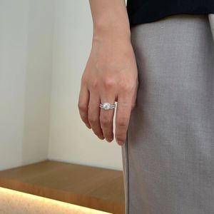 Bague de mariage Dylam au design classique en argent sterling 925 pour femme, avec cercle éternité empilable et zircone cubique 5A, pour fiançailles et mariages - Product Image 5