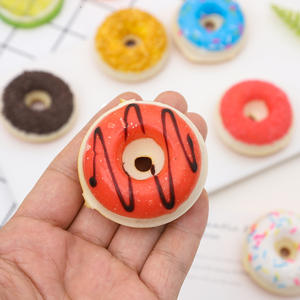 แม่เหล็กติดตู้เย็นรูปโดนัทจำลองขนาดเล็ก ของตกแต่ง ของเล่นเสริม อาหารจำลอง ขนมหวาน โดนัท <span class=keywords><strong>เค้ก</strong></span> - Product Image 1