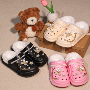 Sepatu Clogs Musim Dingin Berlapis Bulu dengan Rantai Dekoratif Bunga-Bahan EVA Anti-selip Berlapis Katun Nyaman Hangat Tali yang Dapat Disesuaikan untuk Anak Perempuan - Product Image 1