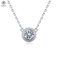 Collier en argent S925 avec moissanite solitaire ronde classique de 0,5 carat, sertie dans un cadre, pour femme, usage quotidien