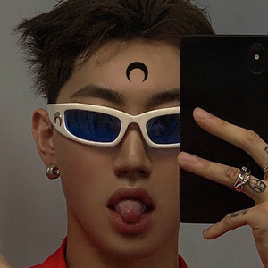 Gafas de Sol Deportivas Modernas Millennium para Mujer, Gafas de Sol con Diseño Lunar, Estilo Futurista, Tecnología de Vanguardia, Estética de los 90 y 2000 - Product Image 5