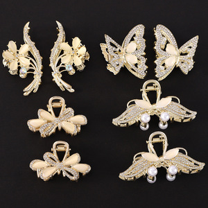 กิ๊บติดผมรูปผีเสื้อ โลหะผสมคริสตัล ขนาดกลาง 13 ซม. สำหรับผู้หญิง งานปาร์ตี้ เครื่องประดับศีรษะ - Product Image 1