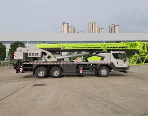פתרון יעיל לכל סוגי השטח, מנוף זחלי קומפקטי <span class=keywords><strong>30</strong></span> טון עם זרוע טלסקופית 42 מטר דגם ZTC300V532 לעבודה במקומות צרים - Product Image 2