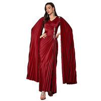 Abaya en satin plissé bordeaux pour femmes musulmanes avec manches cape et détails en strass Robe islamique élégante et formelle