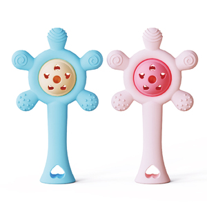 Sonajero de Silicona para Bebés al por Mayor, Juguete <span class=keywords><strong>Mordedor</strong></span> de Fácil Agarre para 0-12 Meses, Color Personalizado con Caja de Almacenamiento y Cadena OEM - Product Image 1