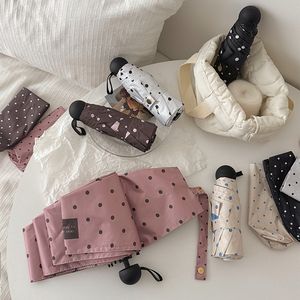 Mini parapluie portable de style coréen à pois, revêtement anti-UV noir, parapluie pliable pour femmes, soleil et pluie, <span class=keywords><strong>parasol</strong></span> de voyage - Product Image 6
