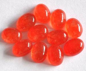 Juego de 5 Piezas de Gemas de Jade Rojo Natural Ovaladas de 6x8mm, Piedras Sueltas para Joyería, Material para Manualidades con Engaste de Bisel - Product Image 1