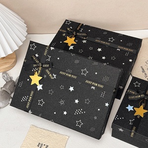 Elegante <span class=keywords><strong>Scatola</strong></span> Regalo Rettangolare Nera con Coperchio e Base, Design con Fiocco e Cielo Stellato, Carta Speciale; Perfetta per Regali Maschili - Product Image 2