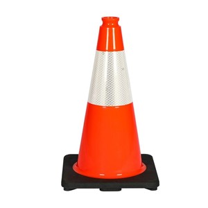 Cône de signalisation routière 360x360x700mm avec base noire réfléchissante, barrière d'avertissement routier - Product Image 1