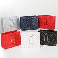 Shopping emballage sac en papier avec poignées cadeau artisanat pas cher en gros enveloppe personnalisée carton fourre-tout de luxe fabrication d'or transporteur