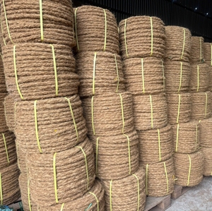 Rouleau de corde en fibre de coco naturelle de qualité supérieure, épaisseur 16 à 20 mm, matériau durable pour la fabrication de tapis en coco et le soutien des plantes de jardin - Product Image 6