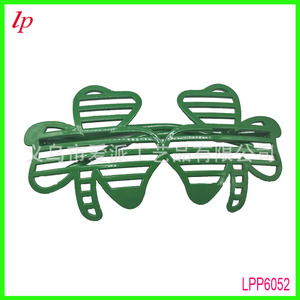 Lunettes Shamrock Vertes en Plastique pour Fête du Saint-Patrick, Accessoires de Fête Personnalisés, Découpe sur Mesure LPP6052 - Product Image 3
