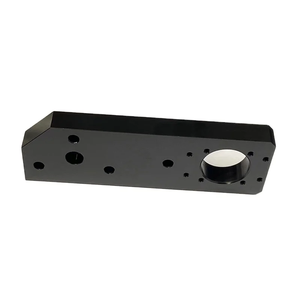 Plaque de fixation en aluminium usinée CNC sur mesure, base de montage multi-trous anodisée noire pour pièces de robot - Product Image 4