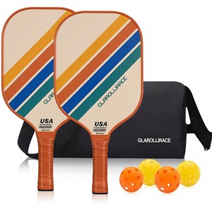 Ensemble de 2 raquettes de pickleball |   4 raquettes approuvées par l'USAPA, surface en fibre de carbone, noyau en nid d'abeille PP de 13 mm, 227 g, 4 balles d'intérieur/extérieur - Product Image 1