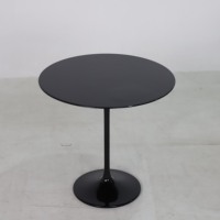 Mesa de té de tulipán de color personalizado, mesa de centro lateral de jardín colorida, mesas y sillas redondas de tulipán con tapa de fibra de vidrio