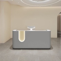 Bureau d'accueil moderne en bois massif, tendance, de luxe, écologique et durable, avec couleur et logo personnalisables pour hôtels, hôpitaux et écoles